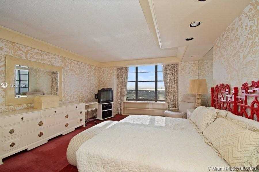 Small Image of 5500 COLLINS AVE #1203, Miami Beach Number 9