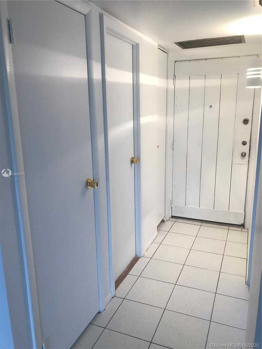 Small Image of 3475 NORTH COUNTRY CLUB DR #203, Aventura Number 4