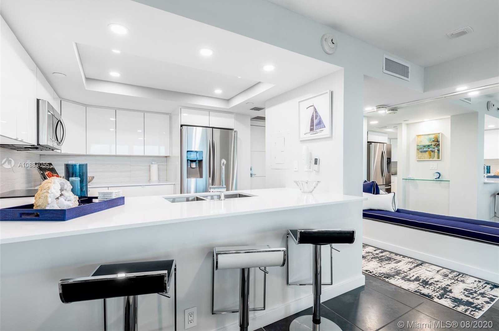 Small Image of 400 SOUTH POINTE DR #401, Miami Beach Number 5