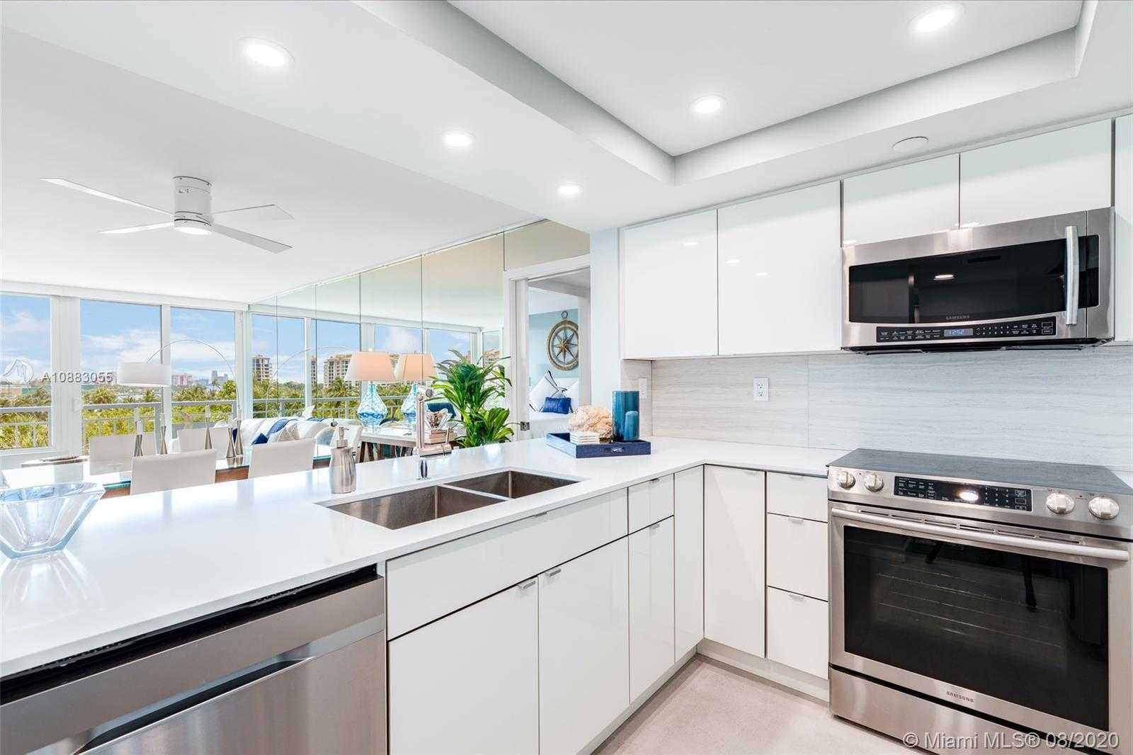 Small Image of 400 SOUTH POINTE DR #401, Miami Beach Number 8