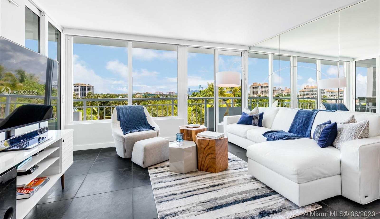 Small Image of 400 SOUTH POINTE DR #401, Miami Beach Number 9