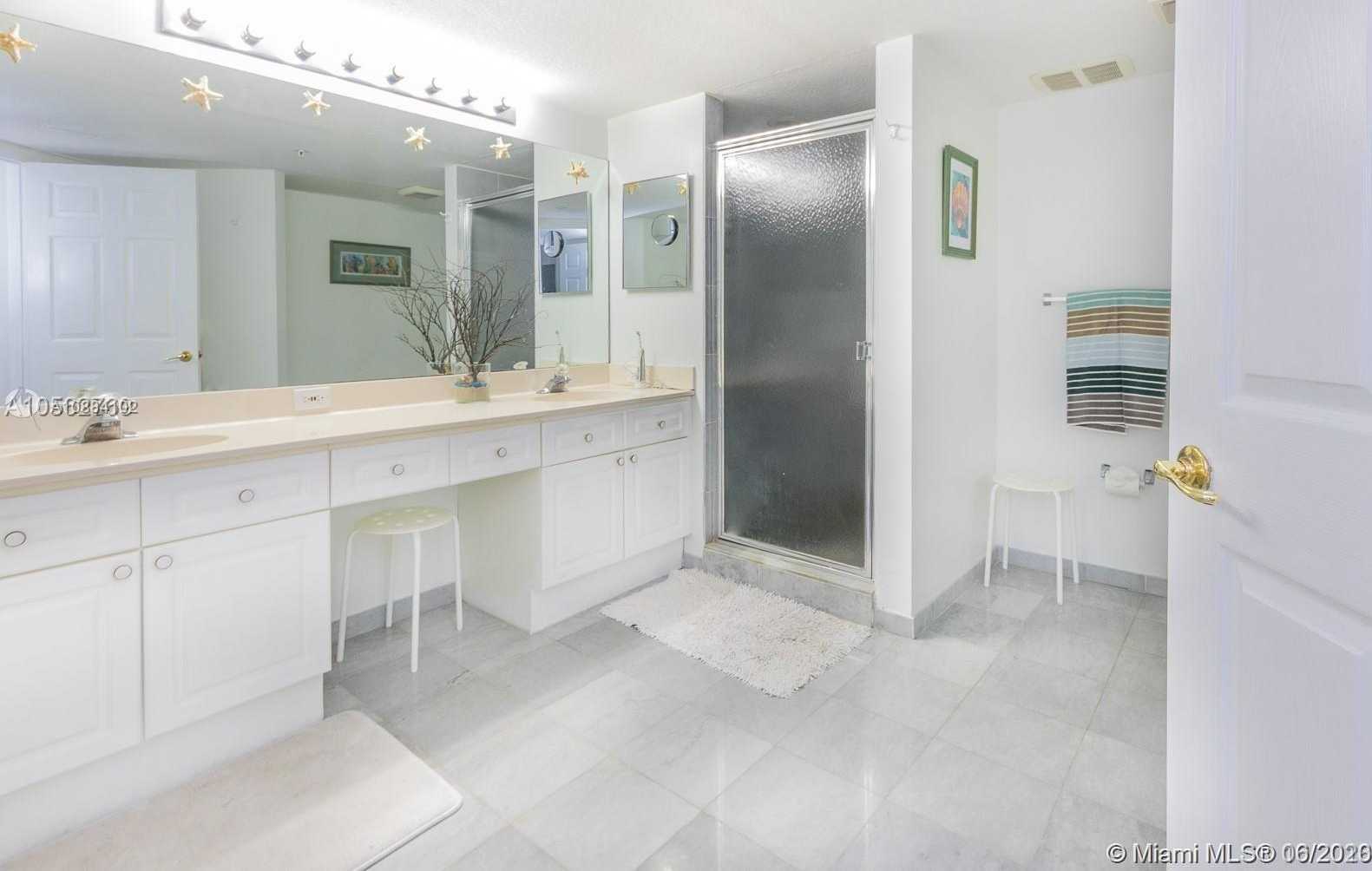 Small Image of 17275 COLLINS AVE #611, Sunny Isles Beach Number 5