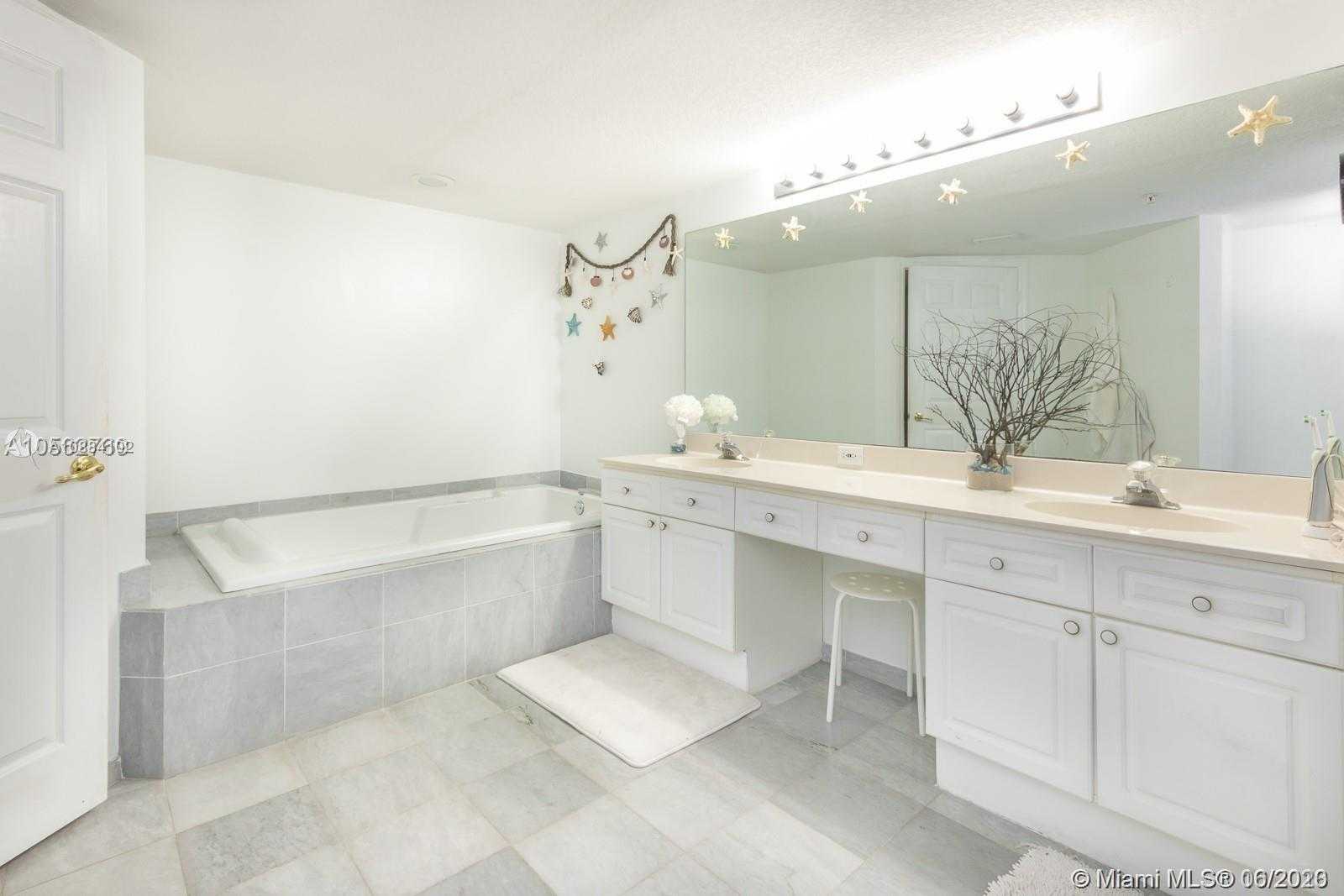 Small Image of 17275 COLLINS AVE #611, Sunny Isles Beach Number 6