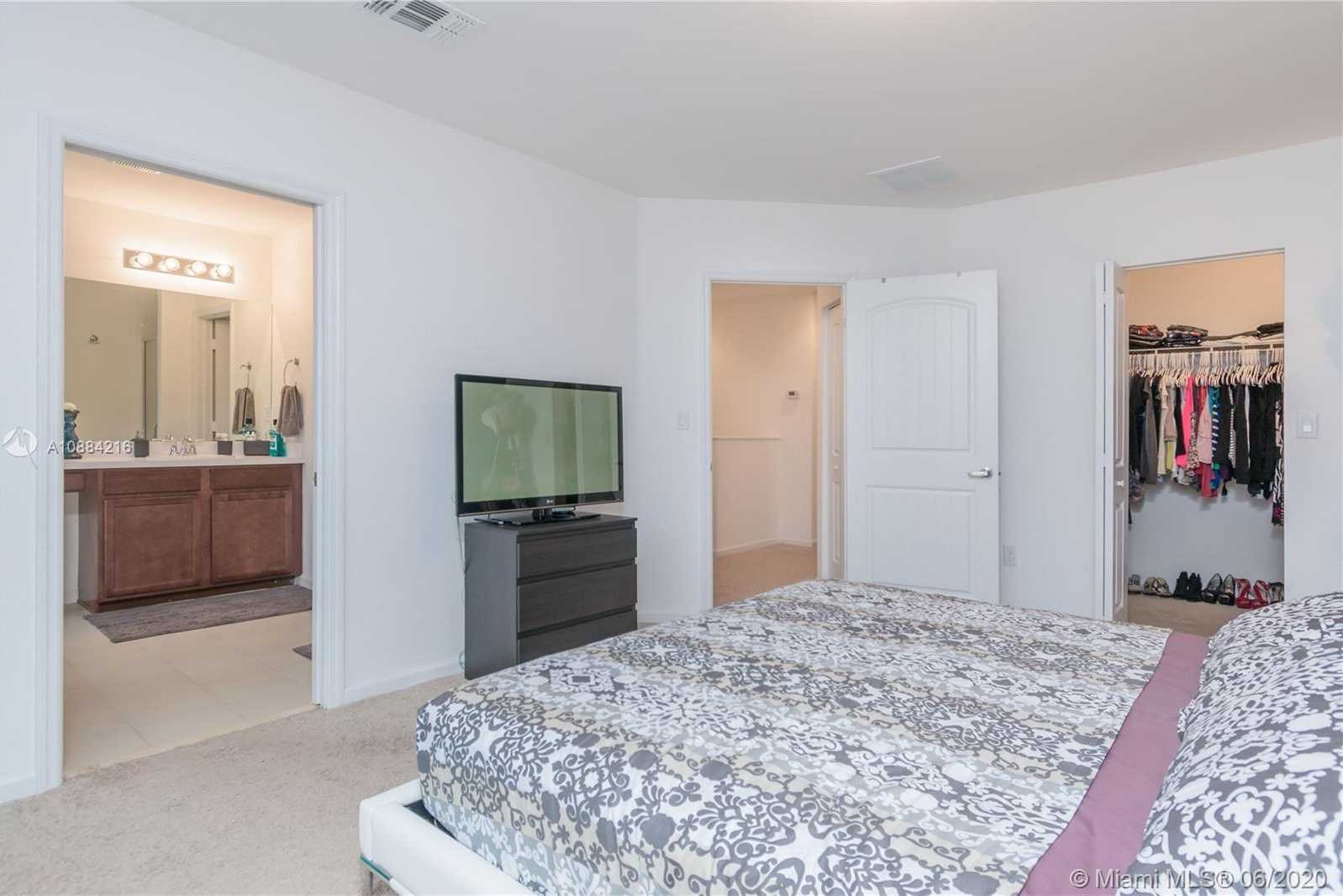 Small Image of 1408 NORTH WEST 214TH TER, Miami Gardens Number 19