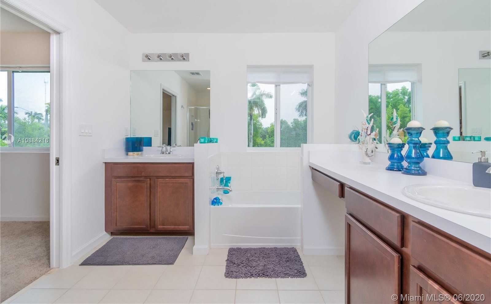 Small Image of 1408 NORTH WEST 214TH TER, Miami Gardens Number 22