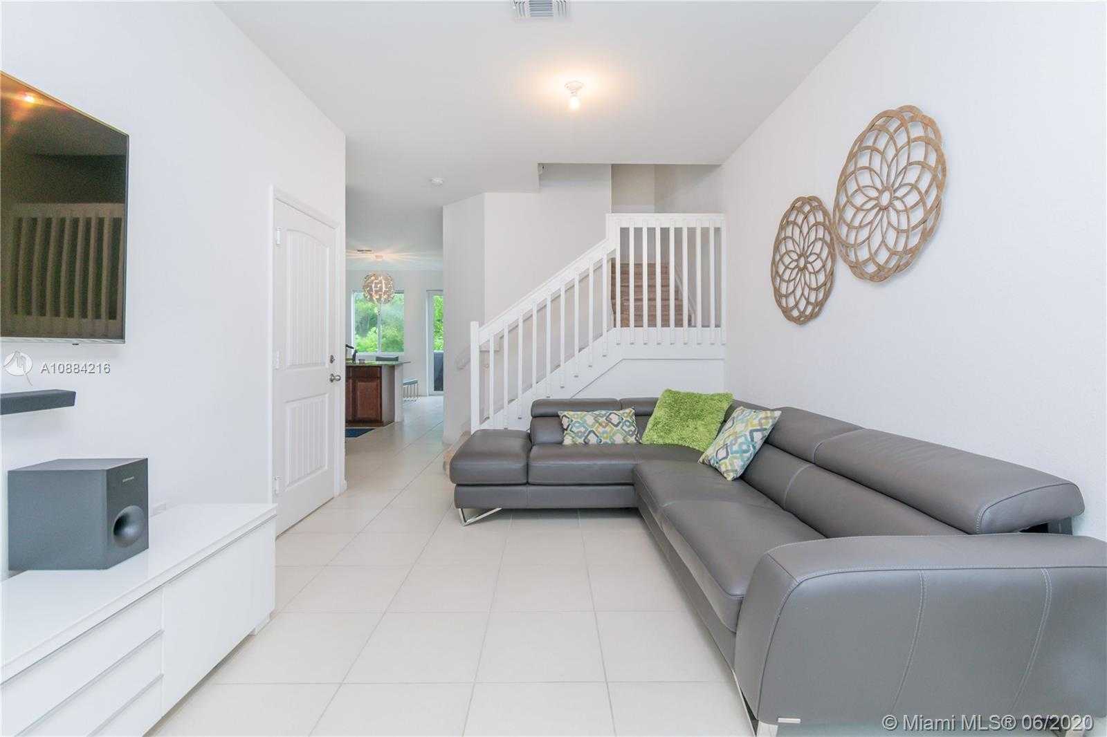 Small Image of 1408 NORTH WEST 214TH TER, Miami Gardens Number 4