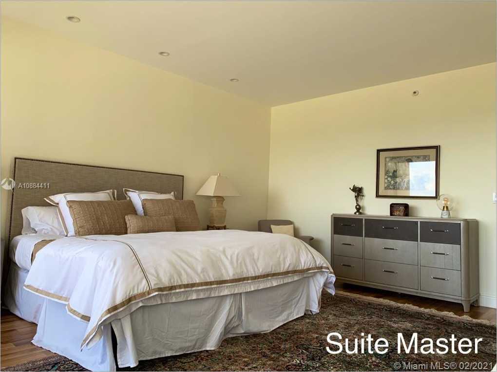 Small Image of 9601 COLLINS AVE #703, Miami Number 12
