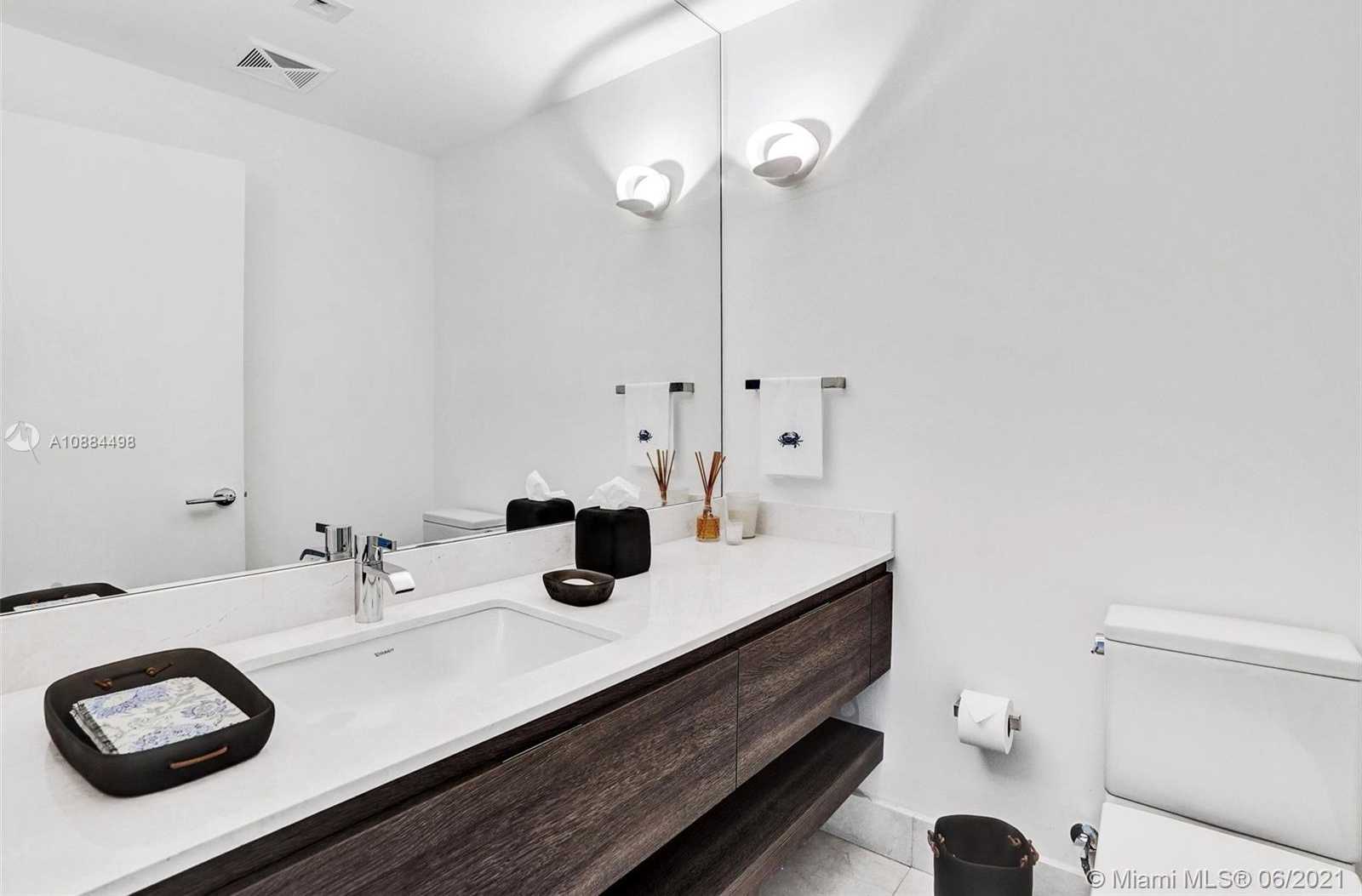 Small Image of 350 OCEAN DR #401N, Key Biscayne Number 33