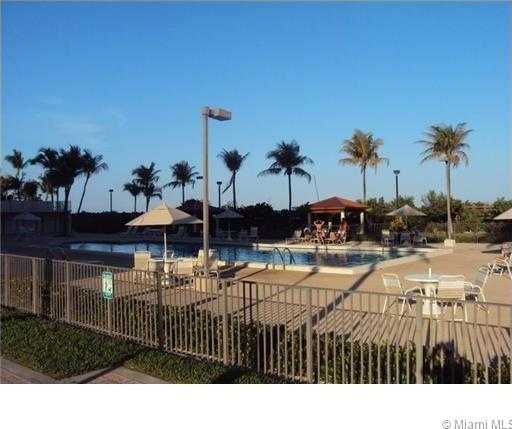 Small Image of 2625 COLLINS AV #1810, Miami Beach Number 12