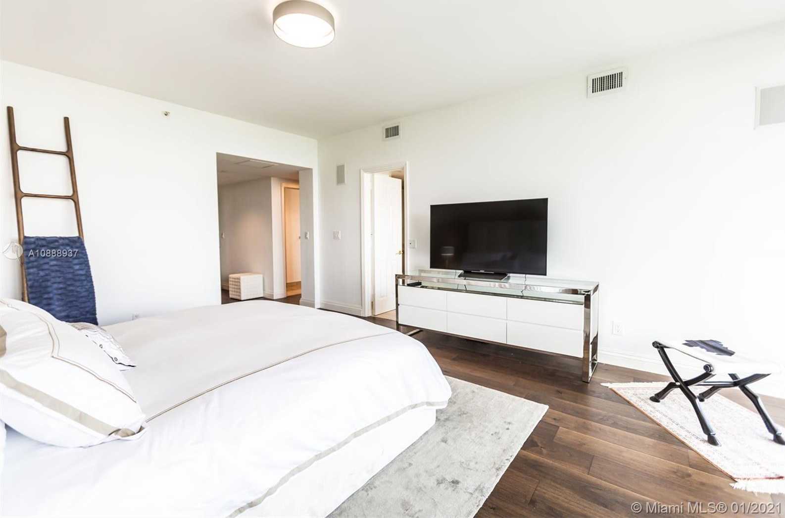 Small Image of 1643 BRICKELL AVE #1704, Miami Number 19