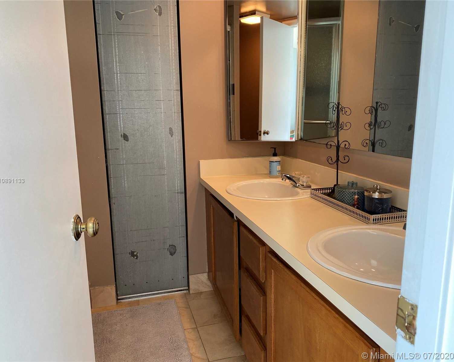 Small Image of 2542 CAMELOT CT #2542, Cooper City Number 17