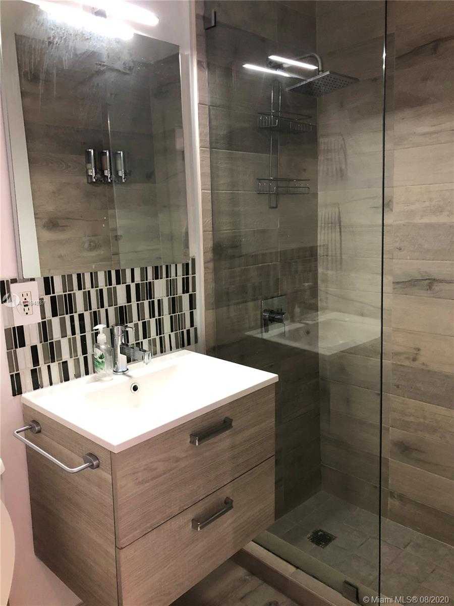 Small Image of 335 OCEAN DR #132, Miami Beach Number 4