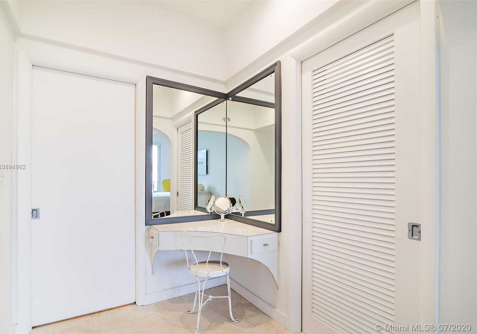 Small Image of 300 BEACH RD #408, Tequesta Number 15