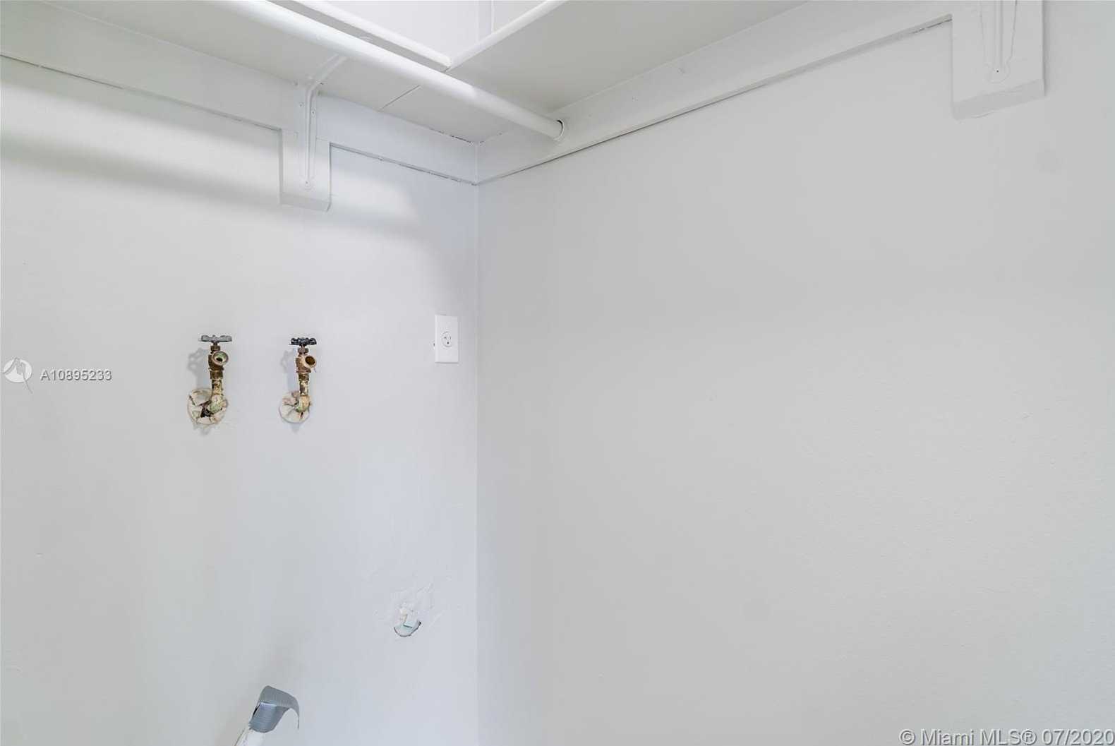 Small Image of 425 GRAPETREE DR #201, Key Biscayne Number 13