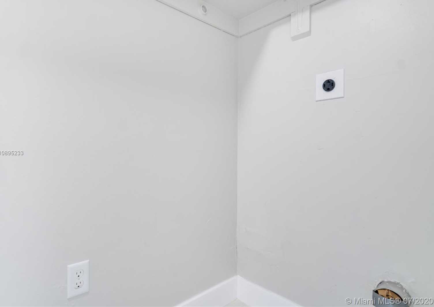 Small Image of 425 GRAPETREE DR #201, Key Biscayne Number 14