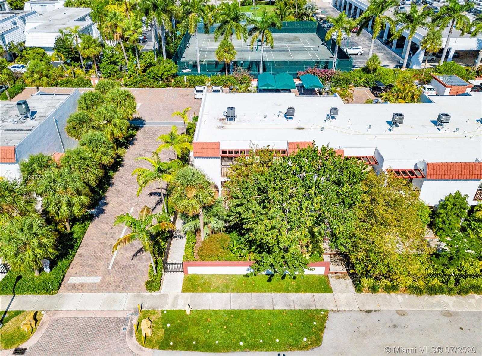 Small Image of 425 GRAPETREE DR #201, Key Biscayne Number 2