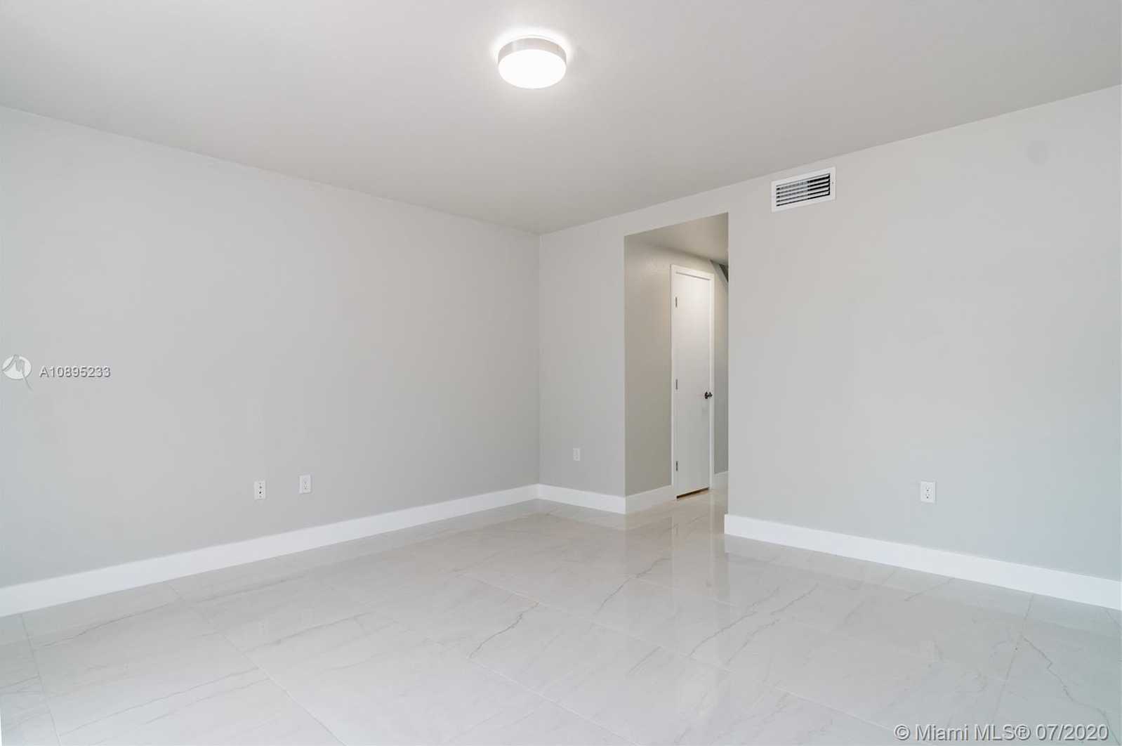 Small Image of 425 GRAPETREE DR #201, Key Biscayne Number 20