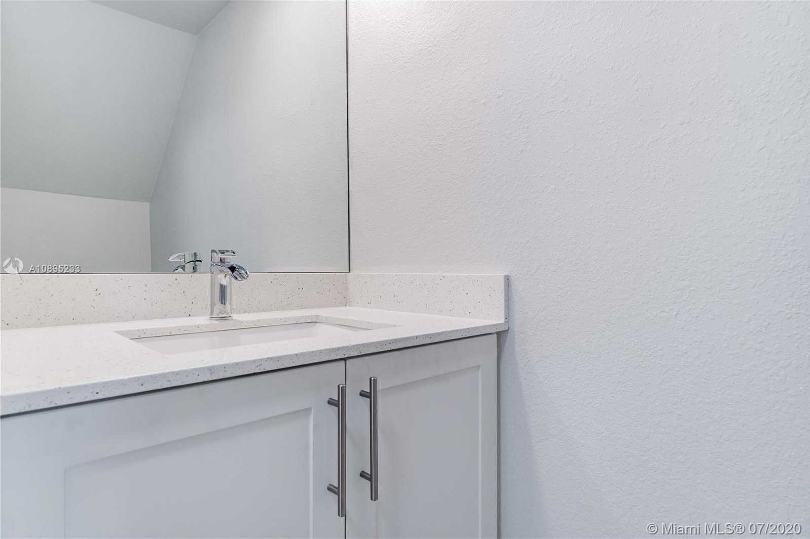 Small Image of 425 GRAPETREE DR #201, Key Biscayne Number 23