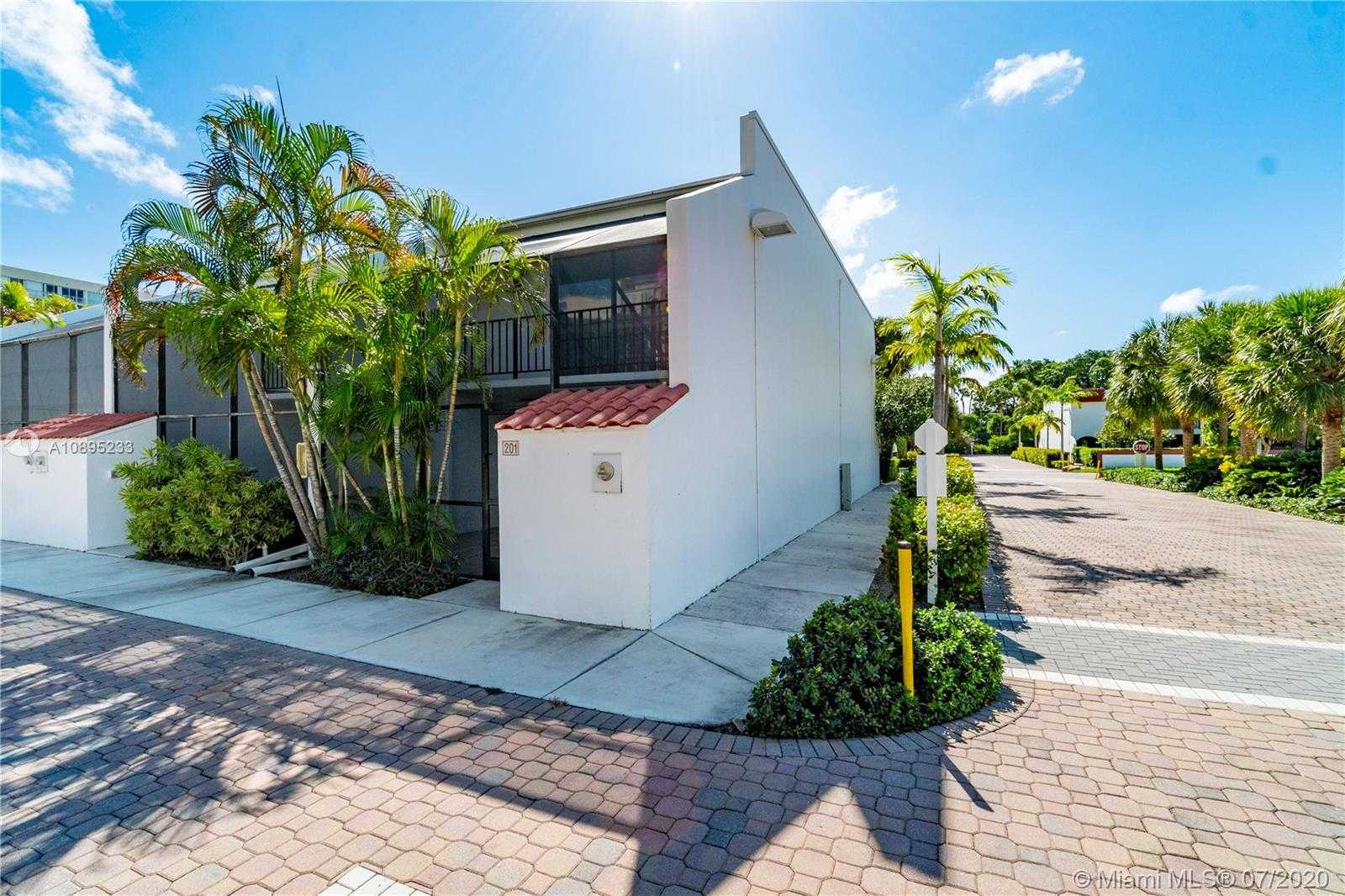 Small Image of 425 GRAPETREE DR #201, Key Biscayne Number 3