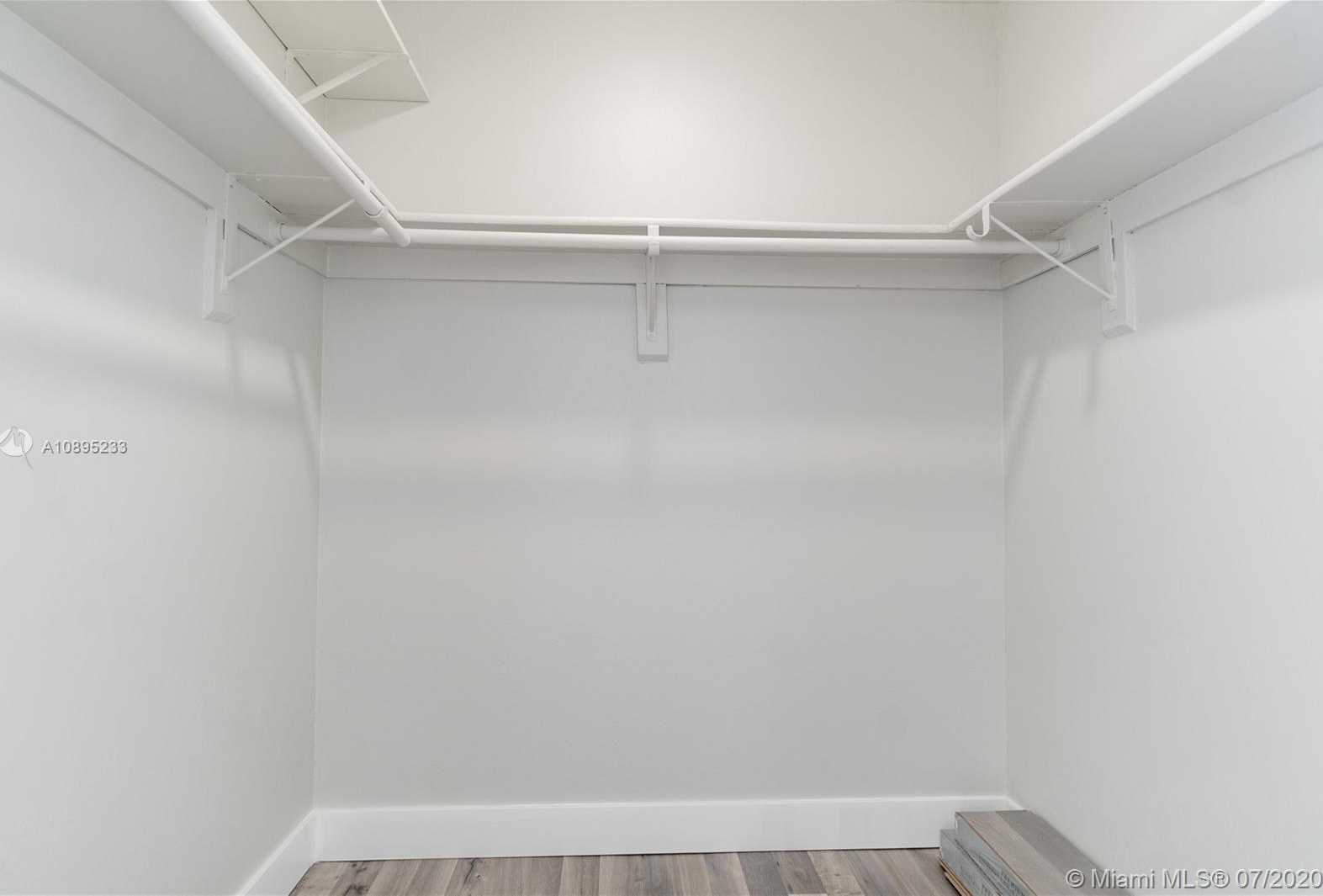 Small Image of 425 GRAPETREE DR #201, Key Biscayne Number 30
