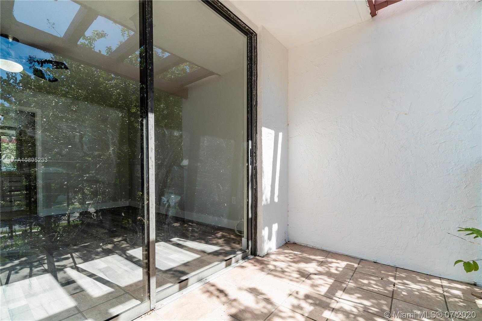 Small Image of 425 GRAPETREE DR #201, Key Biscayne Number 31