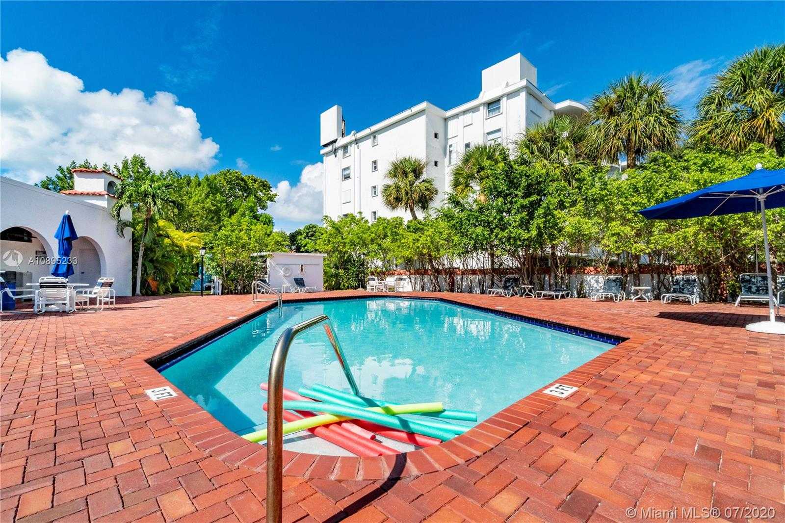 Small Image of 425 GRAPETREE DR #201, Key Biscayne Number 37