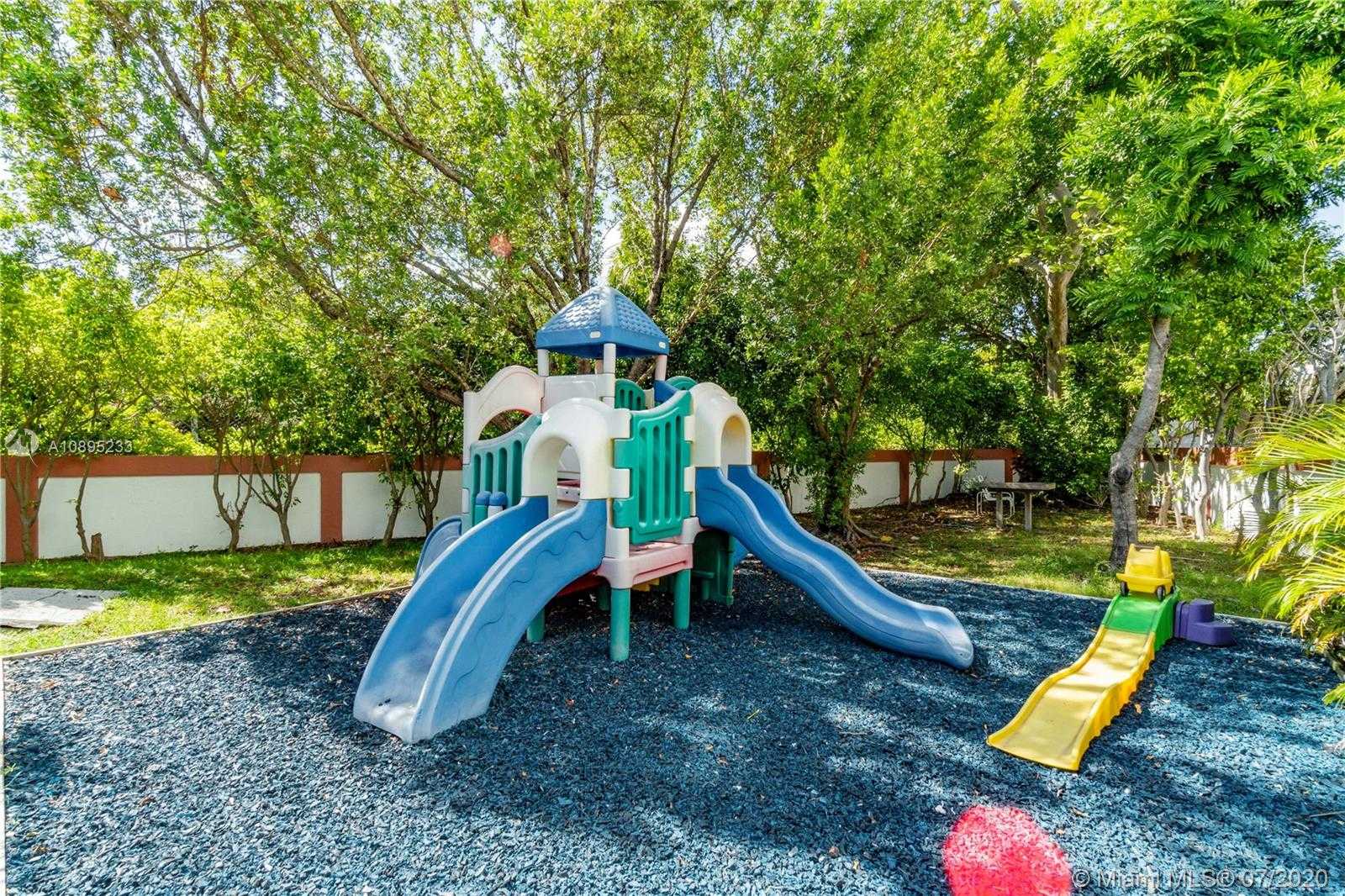 Small Image of 425 GRAPETREE DR #201, Key Biscayne Number 40