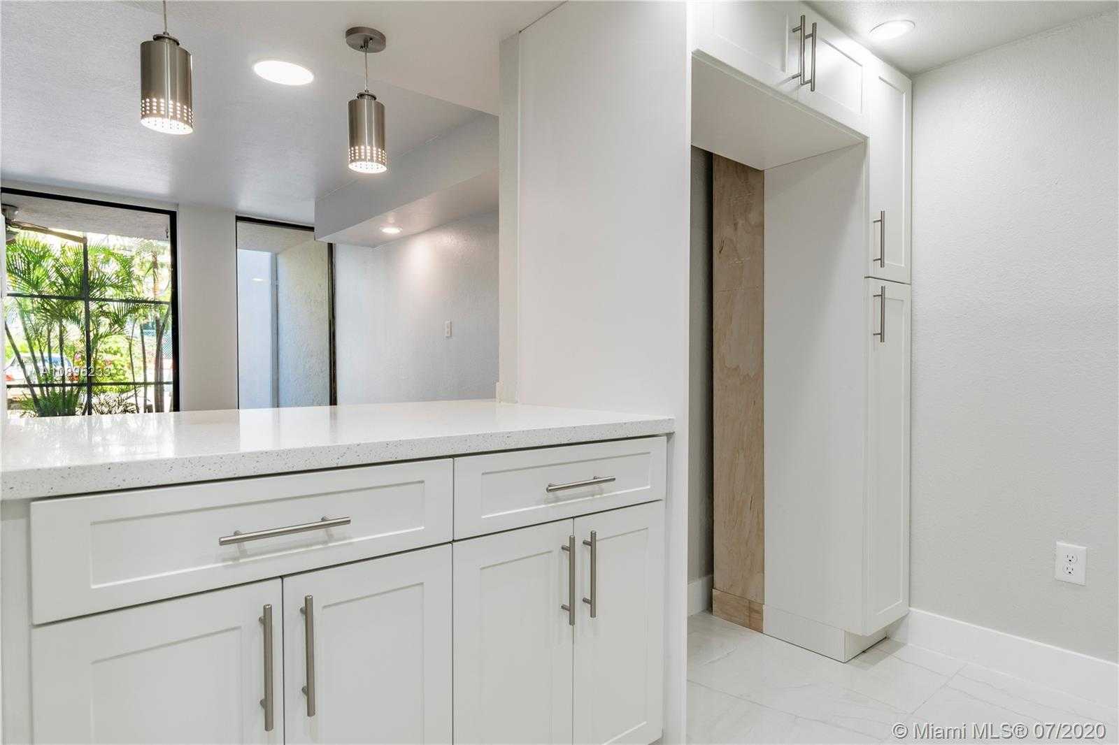 Small Image of 425 GRAPETREE DR #201, Key Biscayne Number 9
