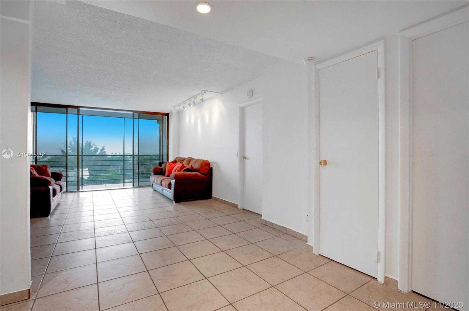 Small Image of 20400 WEST COUNTRY CLUB DR #816, Aventura Number 3