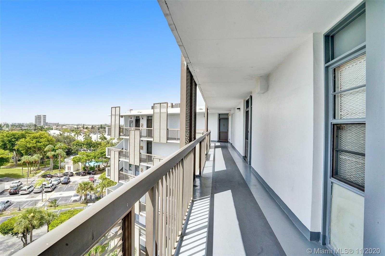 Small Image of 20400 WEST COUNTRY CLUB DR #816, Aventura Number 9