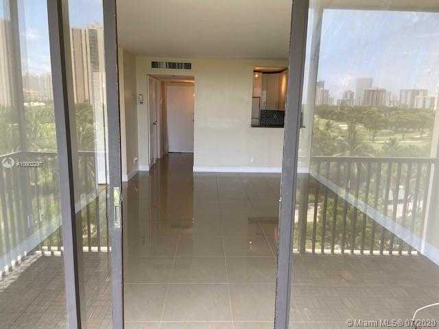 Small Image of 3101 N Country Club Dr, Aventura, FL 33180, USA Number 12