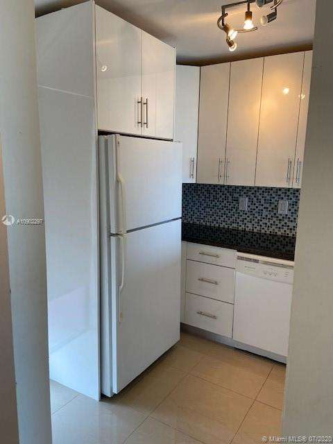 Small Image of 3101 N Country Club Dr, Aventura, FL 33180, USA Number 14