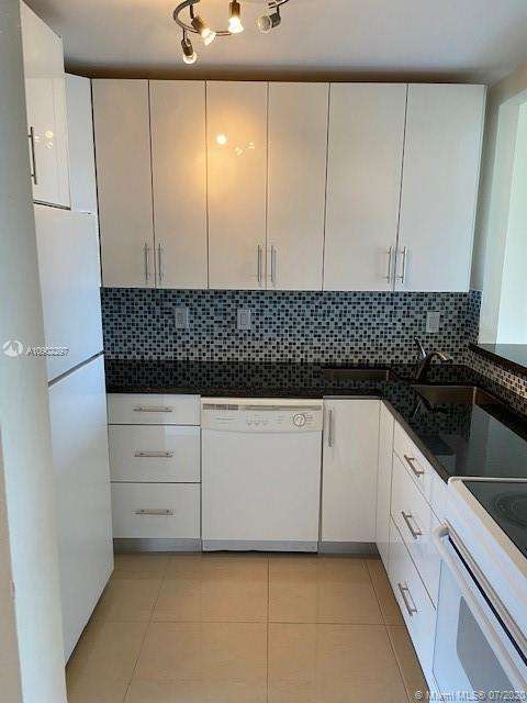 Small Image of 3101 N Country Club Dr, Aventura, FL 33180, USA Number 15