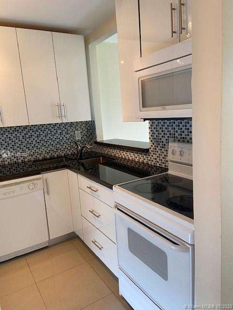 Small Image of 3101 N Country Club Dr, Aventura, FL 33180, USA Number 16