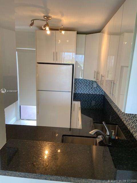 Small Image of 3101 N Country Club Dr, Aventura, FL 33180, USA Number 17
