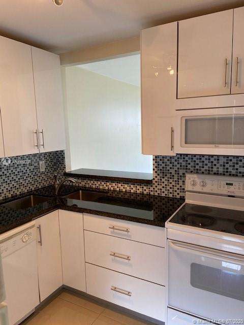 Small Image of 3101 N Country Club Dr, Aventura, FL 33180, USA Number 18