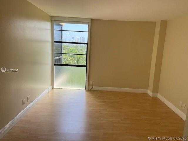 Small Image of 3101 N Country Club Dr, Aventura, FL 33180, USA Number 21