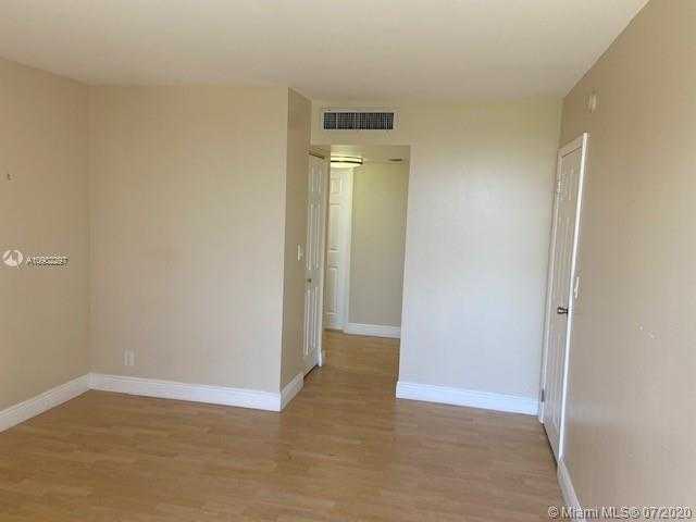 Small Image of 3101 N Country Club Dr, Aventura, FL 33180, USA Number 23
