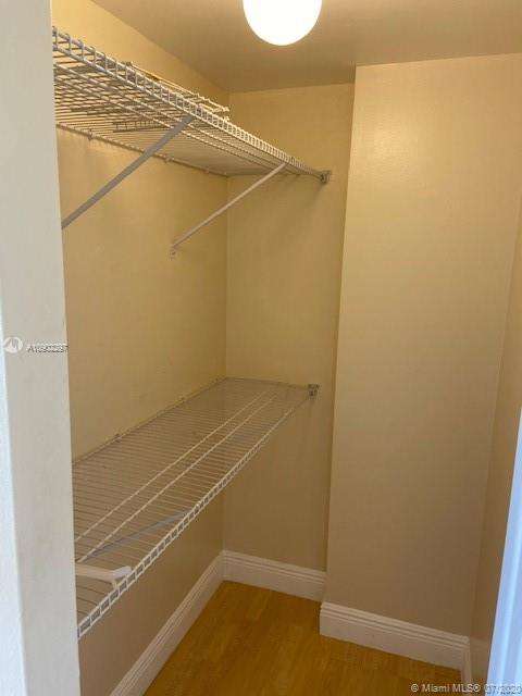 Small Image of 3101 N Country Club Dr, Aventura, FL 33180, USA Number 25