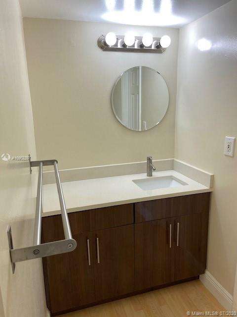 Small Image of 3101 N Country Club Dr, Aventura, FL 33180, USA Number 26