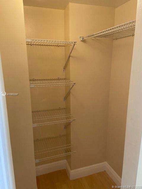 Small Image of 3101 N Country Club Dr, Aventura, FL 33180, USA Number 27