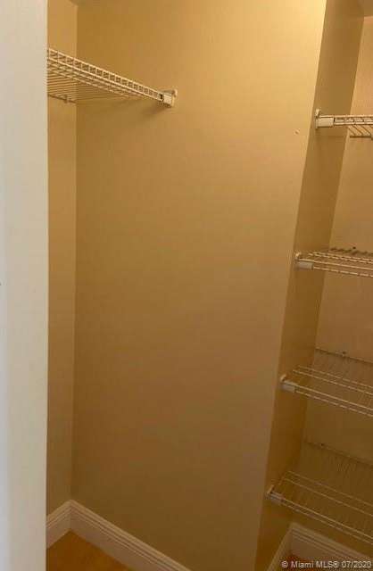 Small Image of 3101 N Country Club Dr, Aventura, FL 33180, USA Number 28