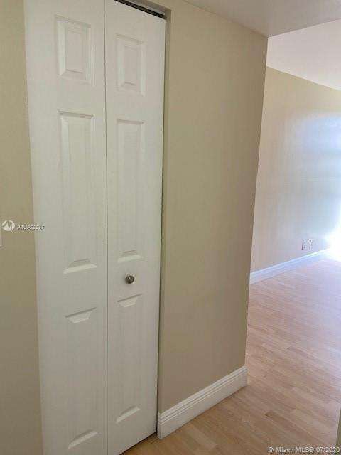 Small Image of 3101 N Country Club Dr, Aventura, FL 33180, USA Number 29