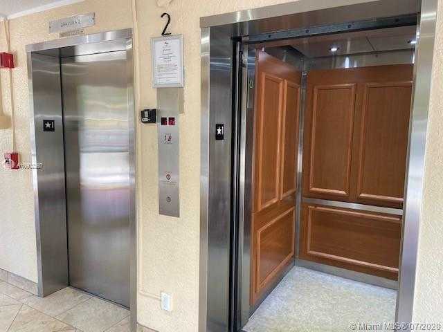 Small Image of 3101 N Country Club Dr, Aventura, FL 33180, USA Number 3