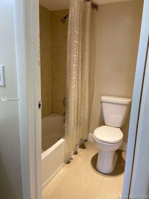 Small Image of 3101 N Country Club Dr, Aventura, FL 33180, USA Number 31