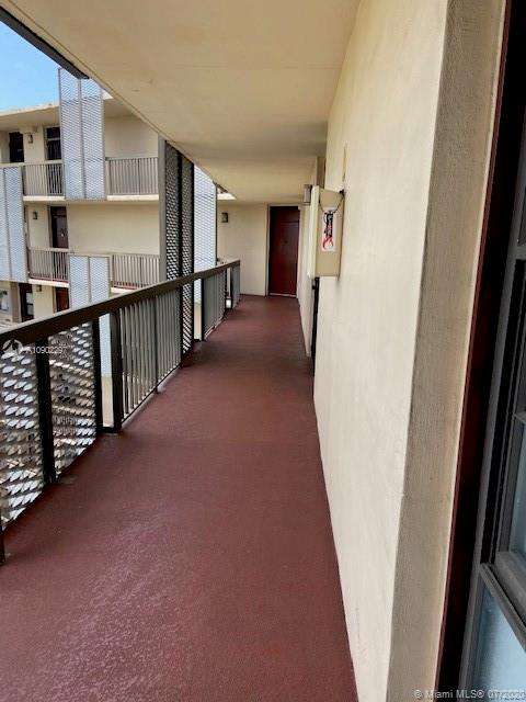 Small Image of 3101 N Country Club Dr, Aventura, FL 33180, USA Number 35