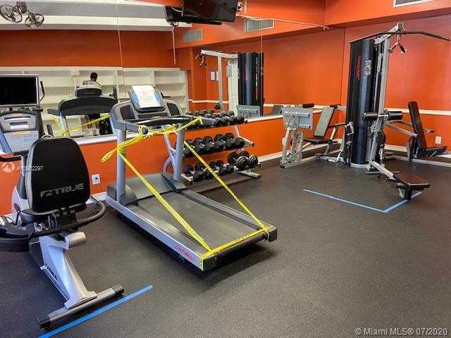 Small Image of 3101 N Country Club Dr, Aventura, FL 33180, USA Number 37