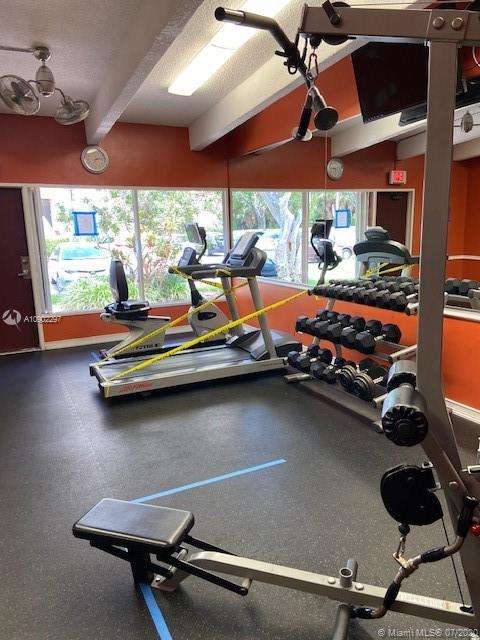 Small Image of 3101 N Country Club Dr, Aventura, FL 33180, USA Number 39