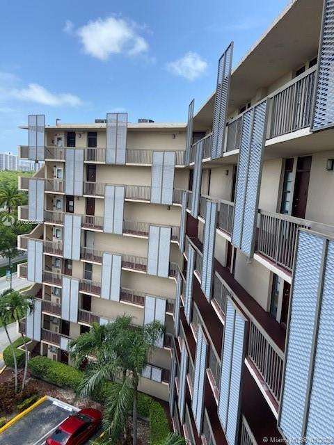 Small Image of 3101 N Country Club Dr, Aventura, FL 33180, USA Number 4