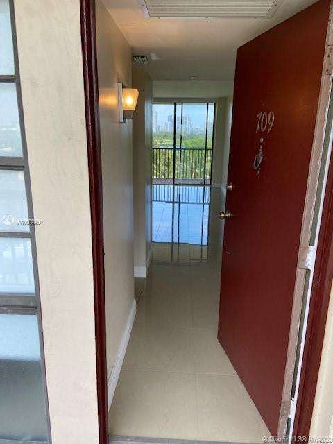Small Image of 3101 N Country Club Dr, Aventura, FL 33180, USA Number 6